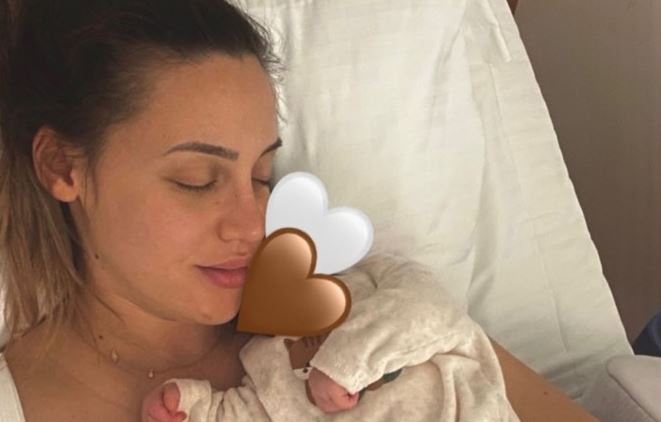 "Γεννήθηκε η αγάπη που ξεπερνάει τις λέξεις": Γέννησε η Άννα Κορακάκη