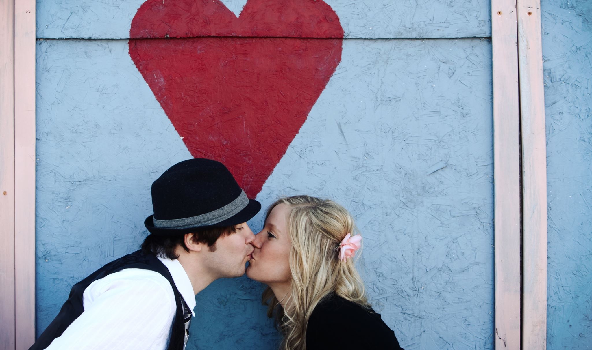 Γιατί φιλιόμαστε; Η απάντηση κρύβεται σε μια ιστορία 20 εκατομμυρίων ετών