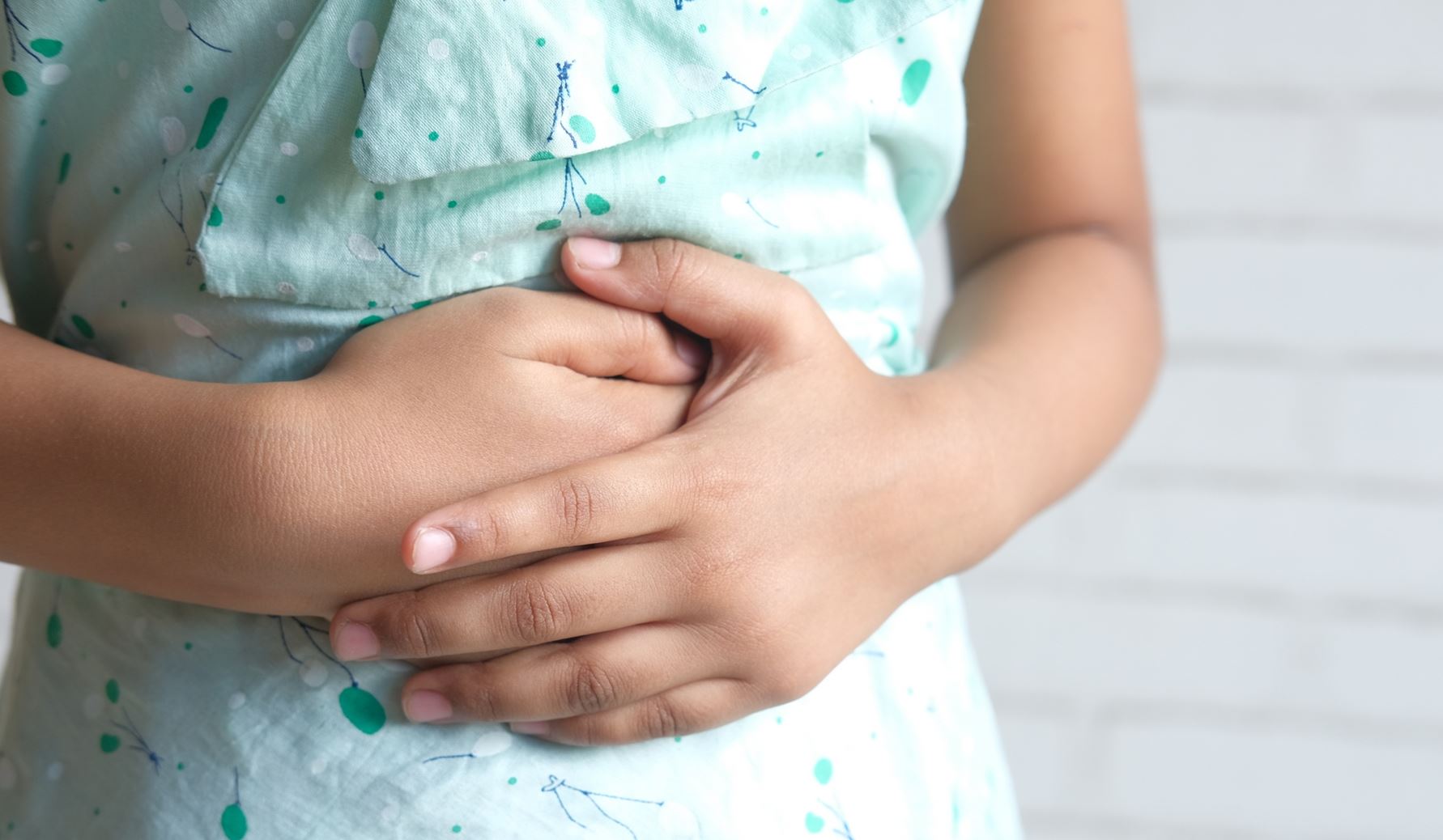 Πονάει η κοιλιά του παιδιού: Πότε πρέπει να πάμε στον γιατρό;