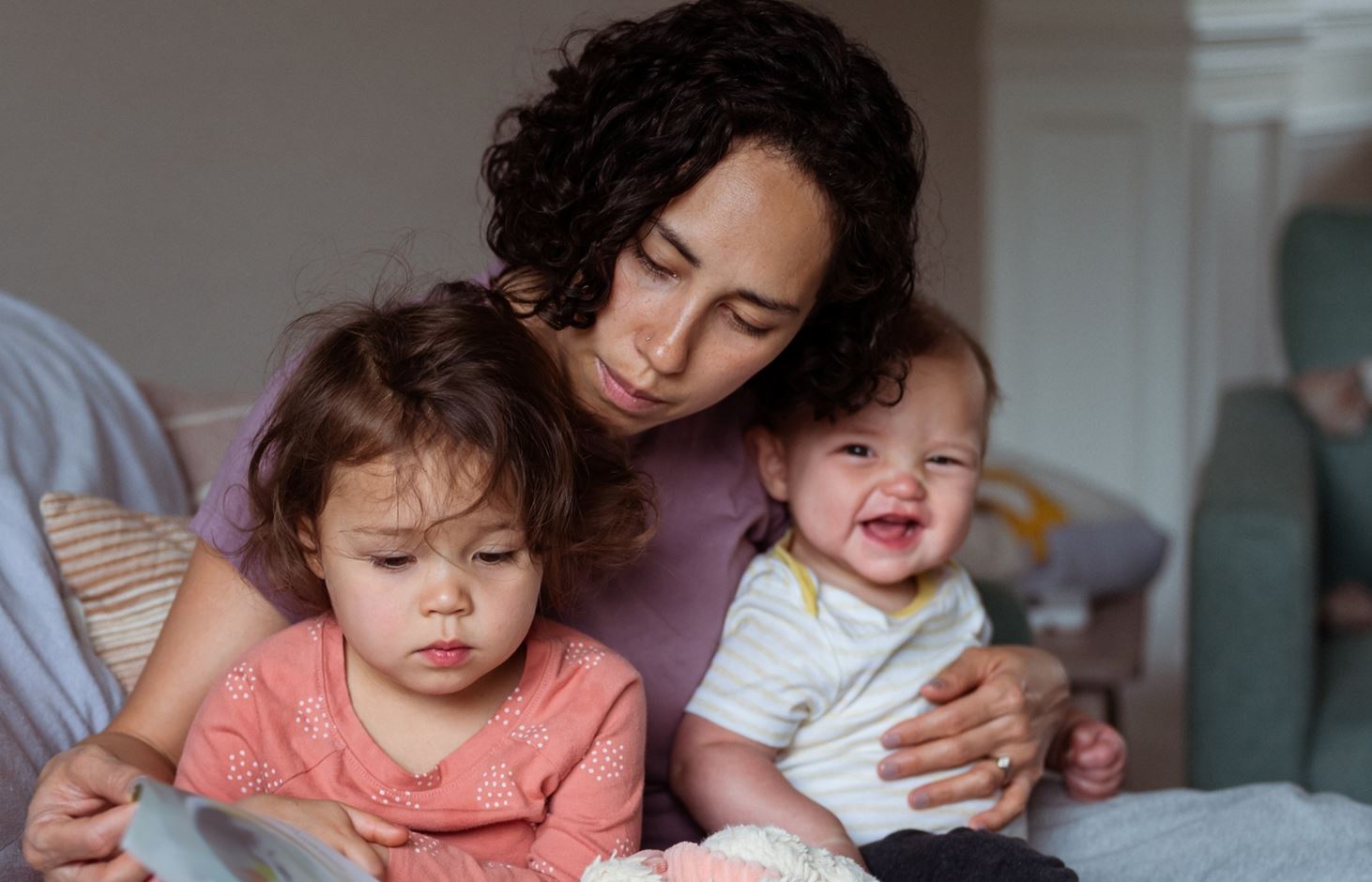 Πώς με τον ερχομό του δεύτερου παιδιού μας η ρουτίνα πήγε περίπατο