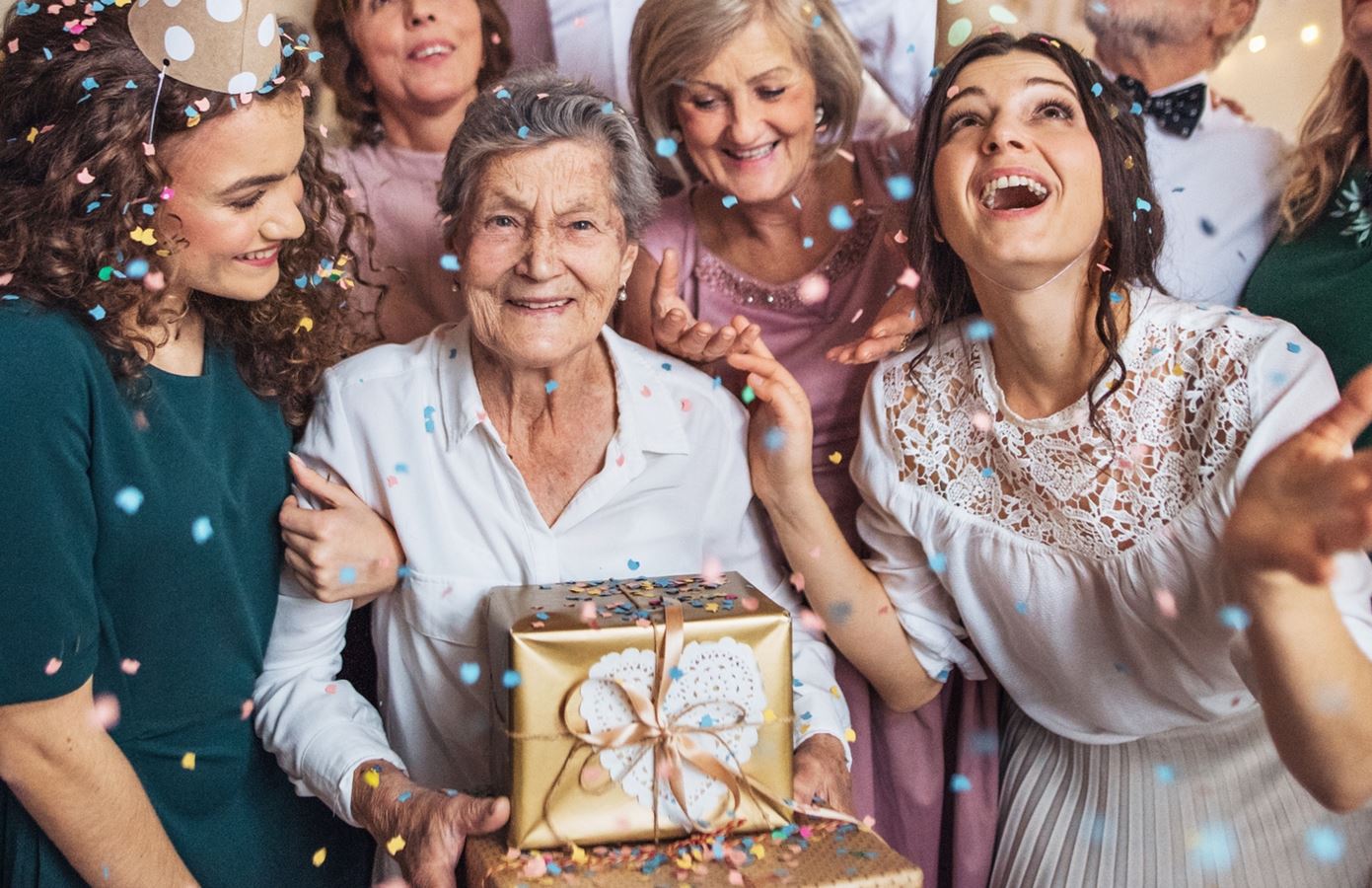 Baby shower για τη γιαγιά- Η νέα τάση που έχει ήδη προκαλέσει διαφωνίες