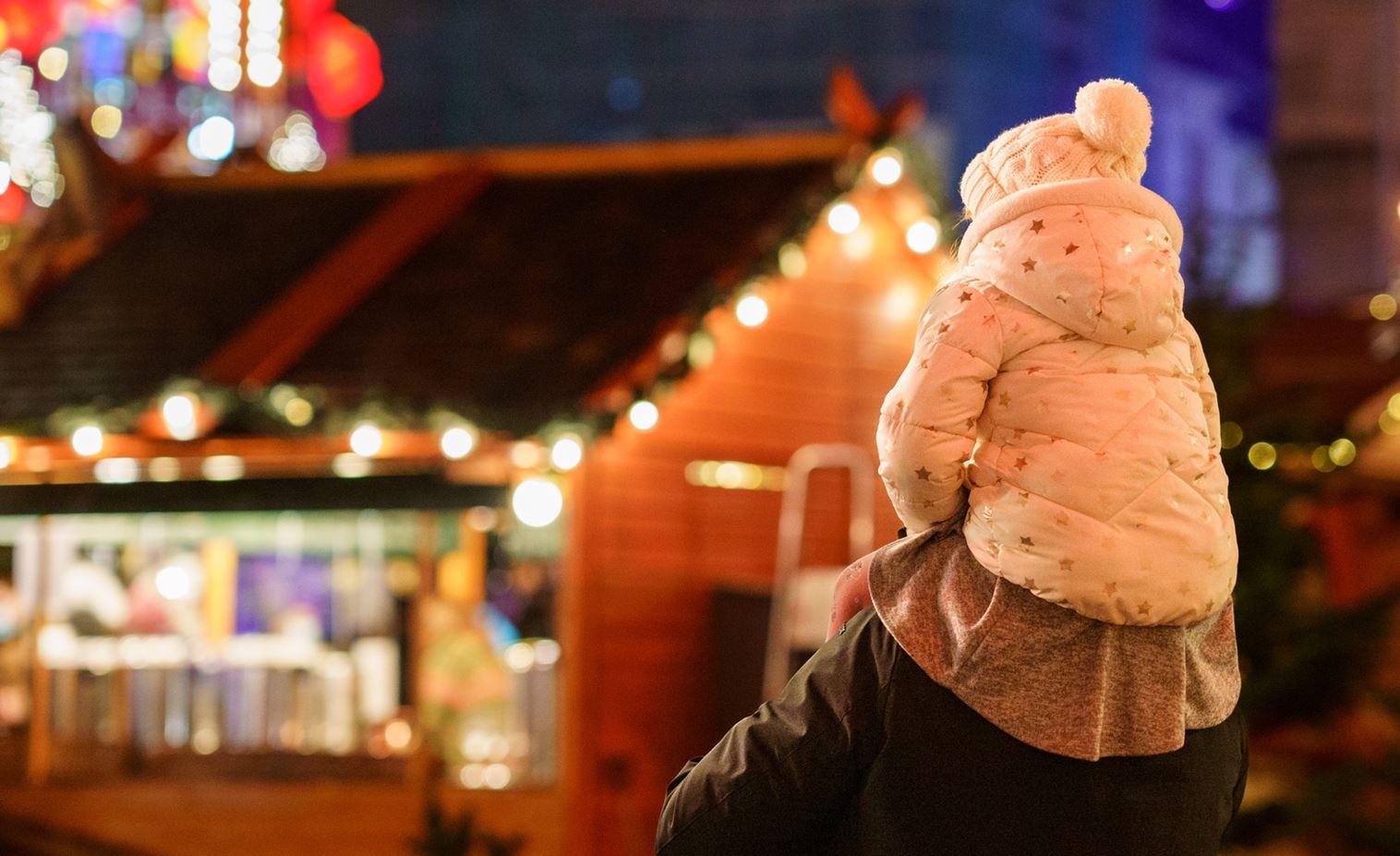 Το Χριστουγεννιάτικο Σπιτάκι του Συλλόγου "Εθελοντούμε" στο Πεδίον του Άρεως γεμίζει χρώματα, μουσικές και χαμόγελα