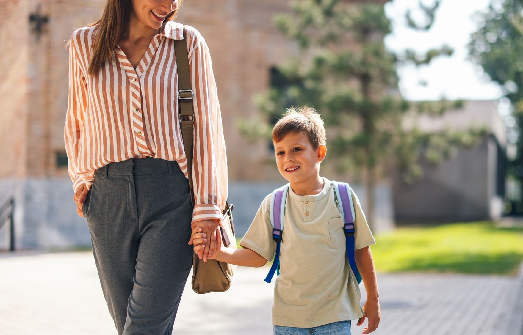 Back to school: 10 γρήγορα και stylish looks για το πρωινό drop-off στο σχολείο