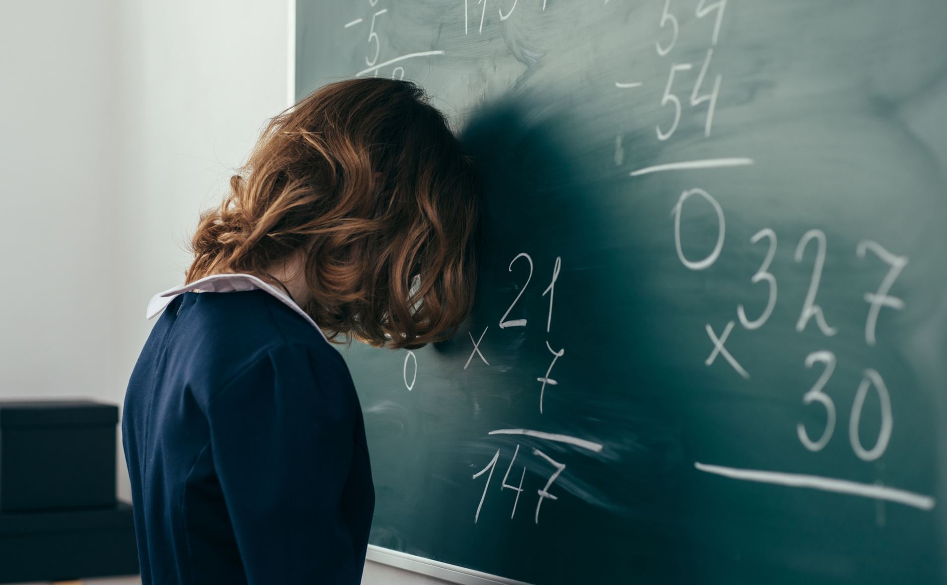 Πλήξη, κόπωση ή άγχος; Γιατί το παιδί δεν συγκεντρώνεται στο μάθημα και πώς να το βοηθήσεις