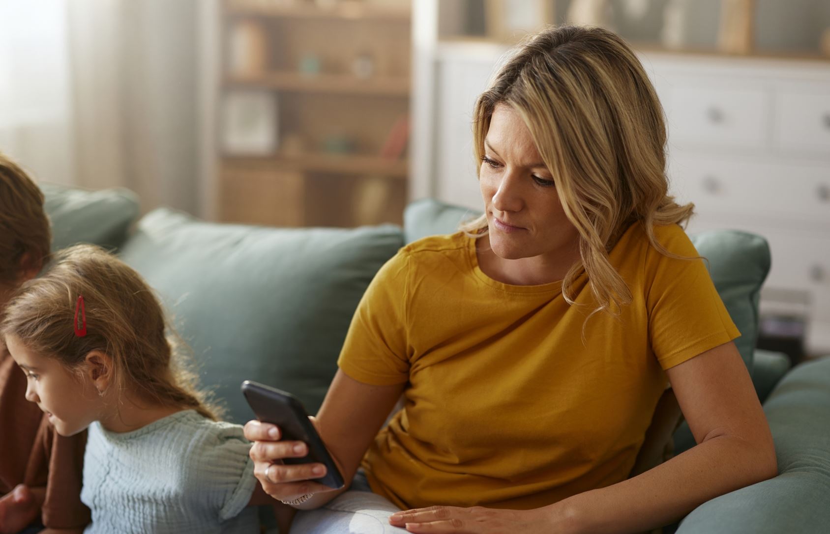 Πότε τα chat group γονιών ξεφεύγουν από τον ρόλο τους;