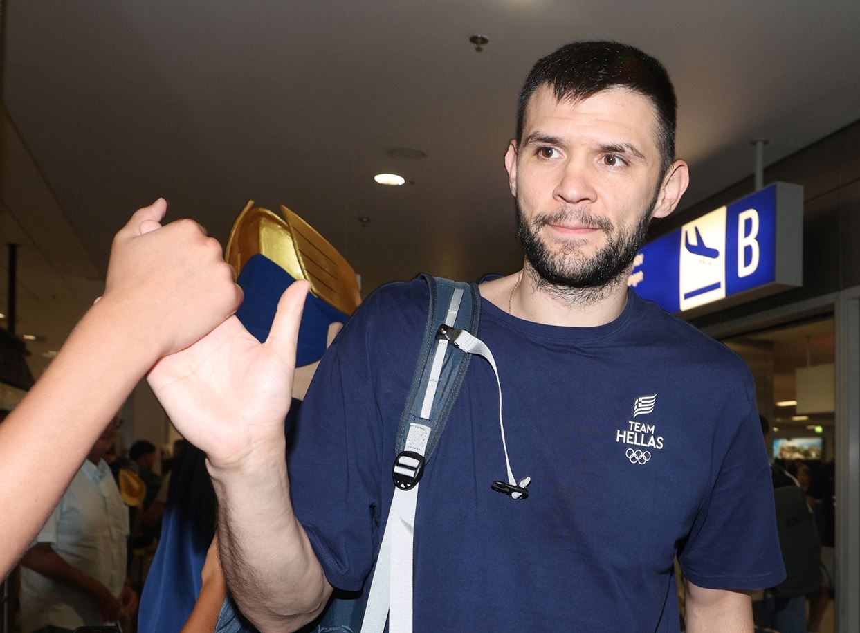 Κώστας Παπανικολάου: Απασχόλησε δυο παιδιά για να μην αντιληφθούν τον τραυματισμό της μητέρας τους σε τροχαίο