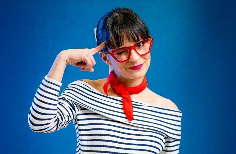 "Η φαντασία είναι εργαλείο για την εξέλιξη": Η Λυδία Σγουράκη μας μιλάει για την παιδική παράσταση "Αλίκη στη χώρα των ψαριών"