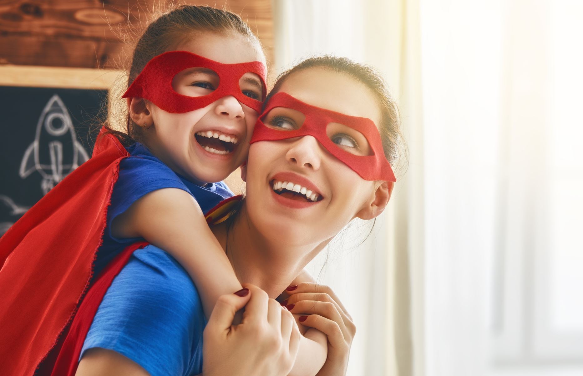 Γονείς υπερήρωες: 3 συνήθειες τους που δεν επιτρέπουν στα παιδιά να ωριμάσουν