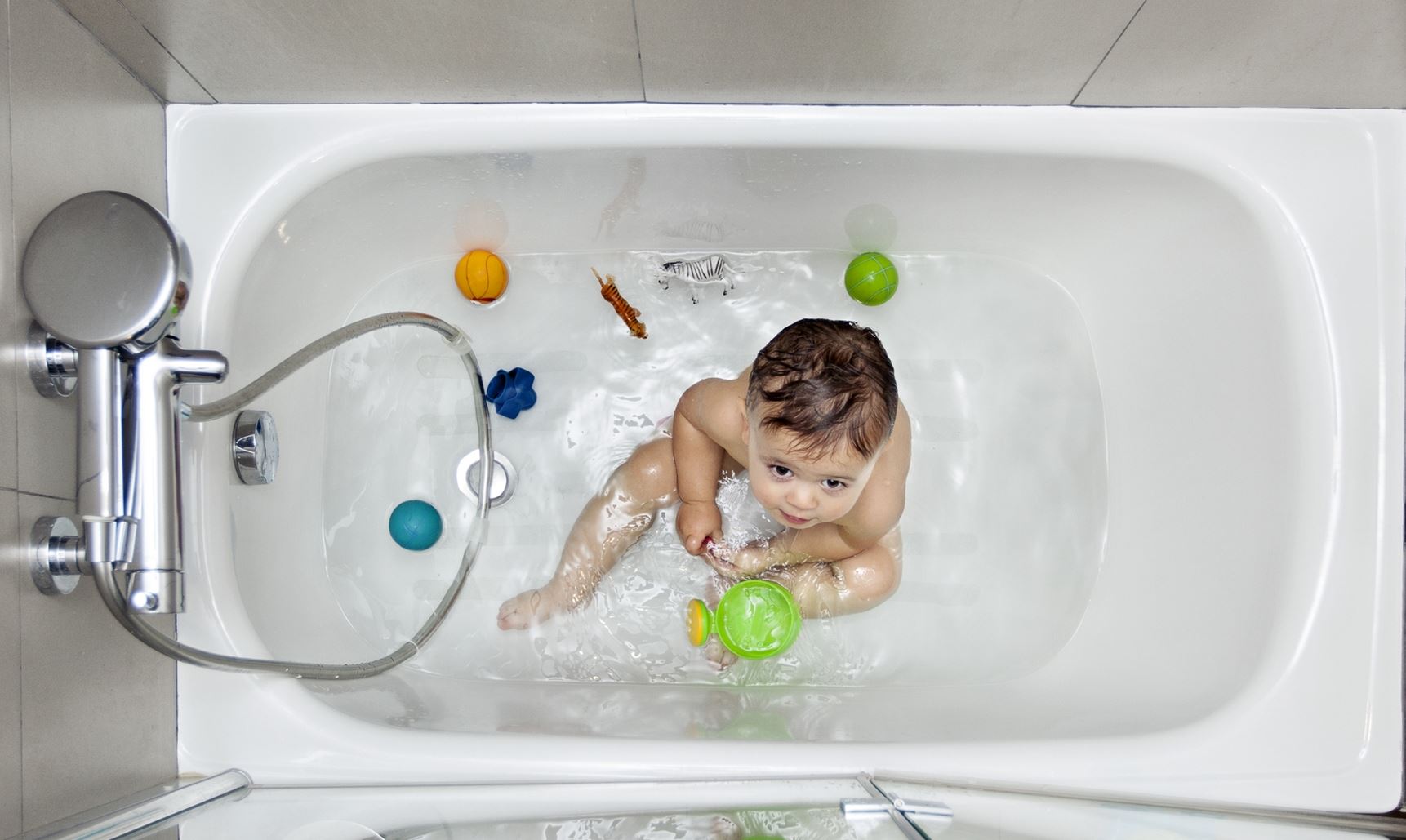 Καθάρισε τα άλατα από το τηλέφωνο του μπάνιου εύκολα – Με ένα μόνο υλικό!